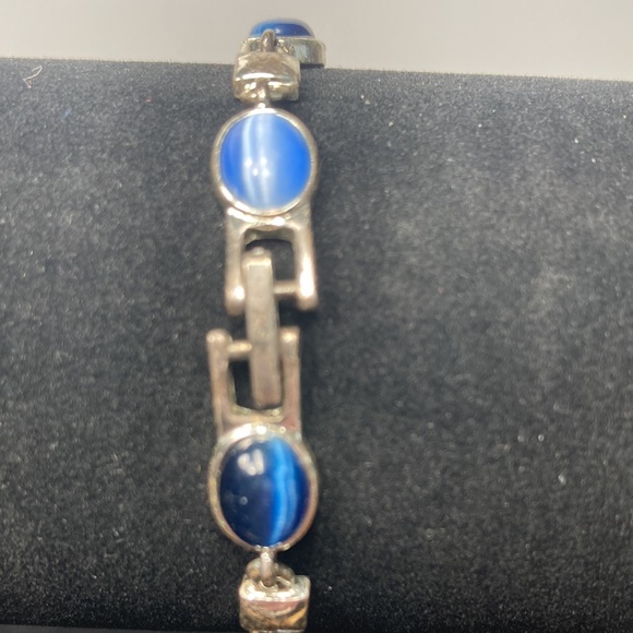 Blue Cats Eye Silver Tone Bracelet Light & Dark - Picture 8 of 13